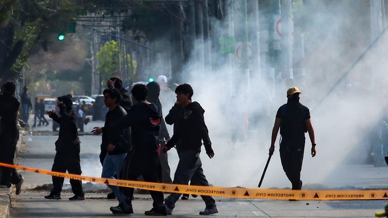 Estudiantes de Prepa 2 bloquean Circuito Interior
